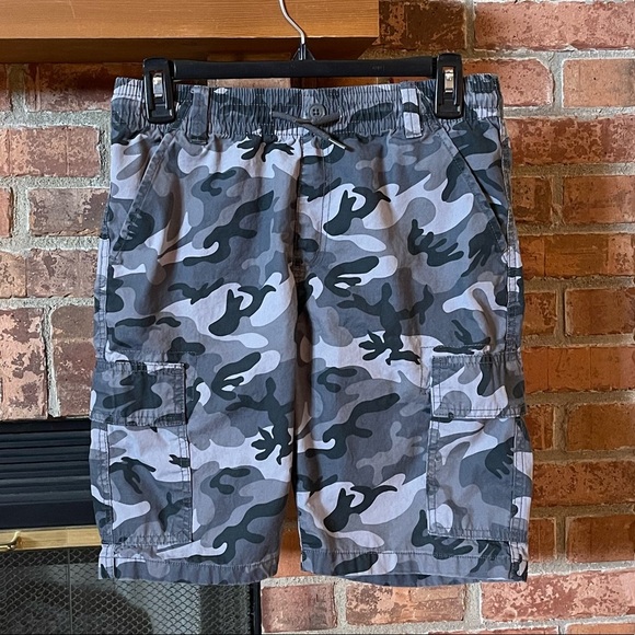 Children's Place Gray Camo Shorts Husky Fit - Picture 1 of 7